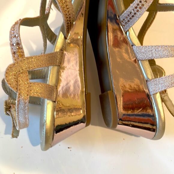 Bandolino Pink/Gold Strappy WEDGE SANDAL Size 8.5 - Picture 5 of 8